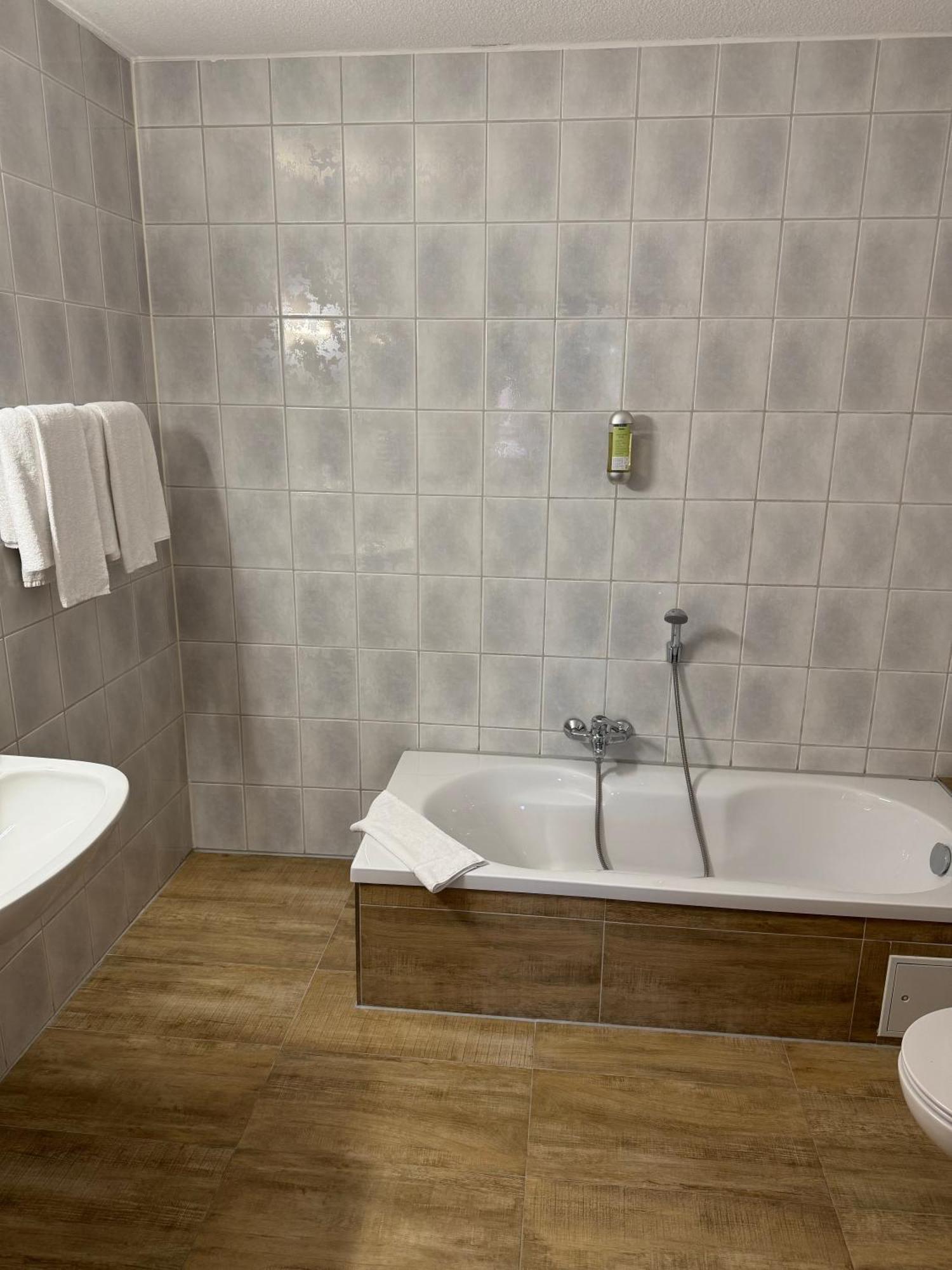 Dua Hotel Wennigsen Екстериор снимка